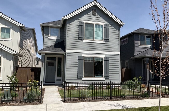 Building Photo - Beautiful home with great community amenities in Redmond! A/C!