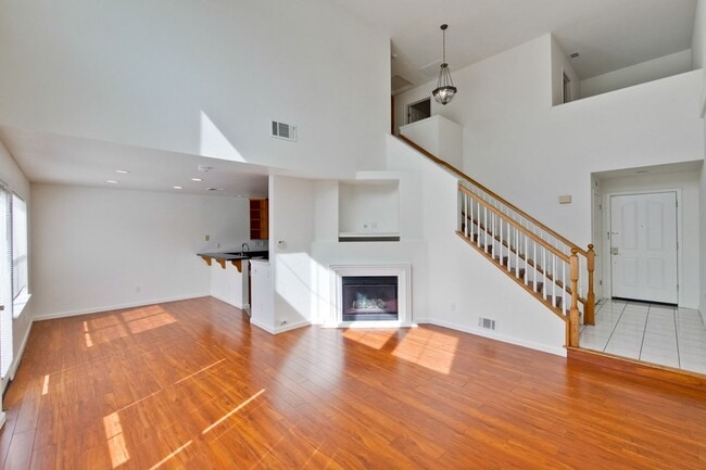 Photo - Spacious 2 Bed 2.5 Bath Townhome In Milpitas!