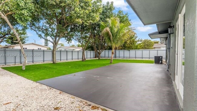 Photo - 630 SW 28th Dr