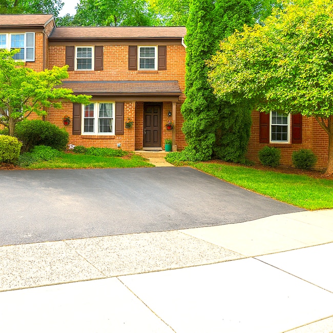 Building Photo - Beautiful updated 3-bedroom 1.5 bath townh... Rental