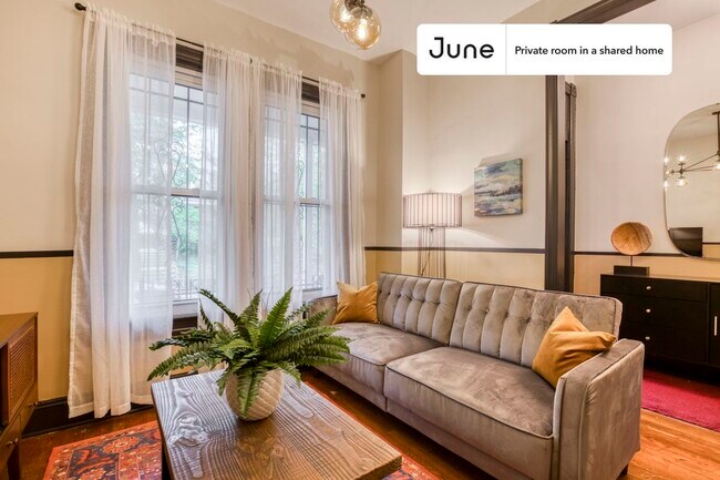 Room in Shared 4 bed/2 bath home in Columbia Heights