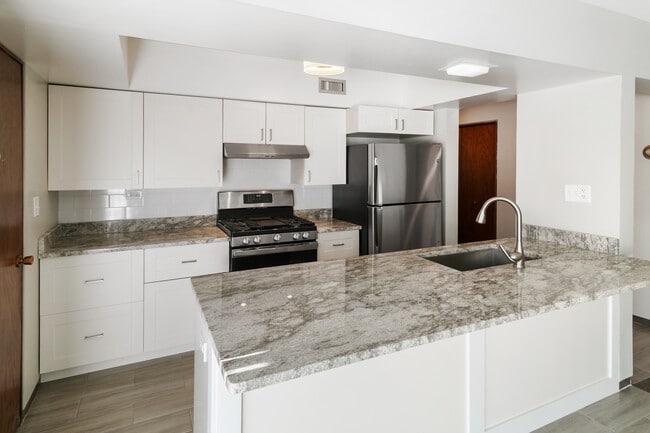 Building Photo - 318 Walker Ave