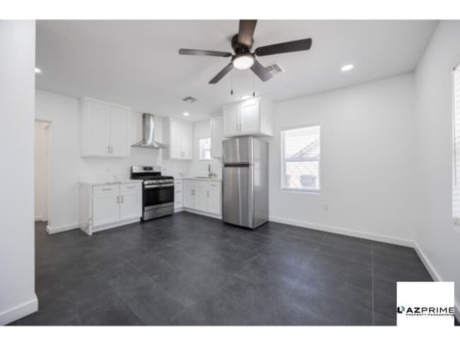 Photo - Stylish 3/2 Phoenix Duplex!