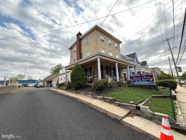 Photo - 134 N Main St House