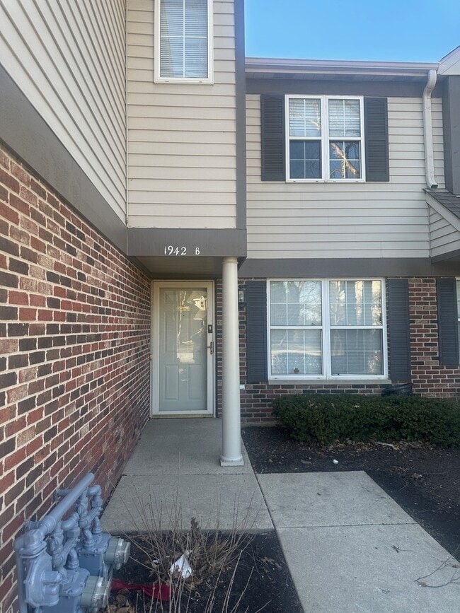 Photo - 1942 Heron Ave