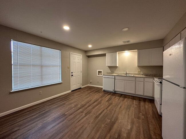 Photo - 7316 Sanger Ave