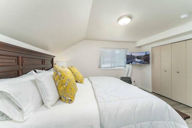 Photo - Lilac Retreat - Unit B Unidad B