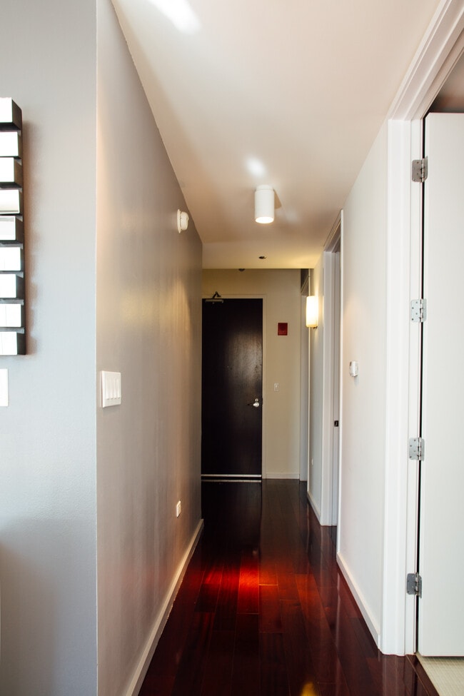 Photo - 550 N Saint Clair St