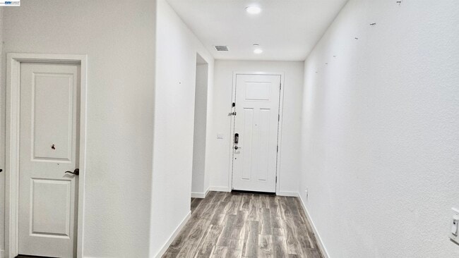 Photo - 304 E Angelina Ave