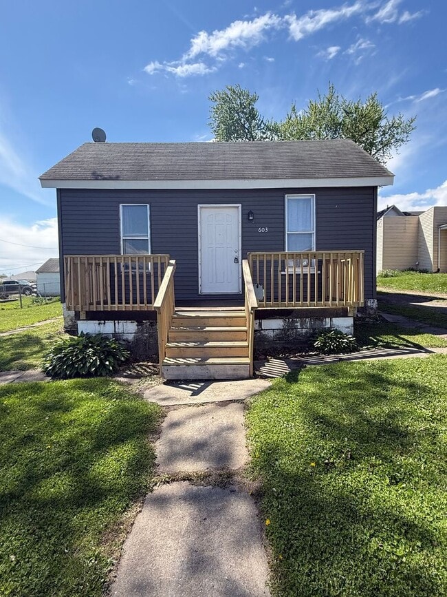 Building Photo - House Available