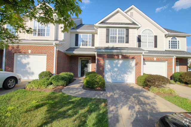 Building Photo - Beautiful and spacious 3 bedroom townhome ...