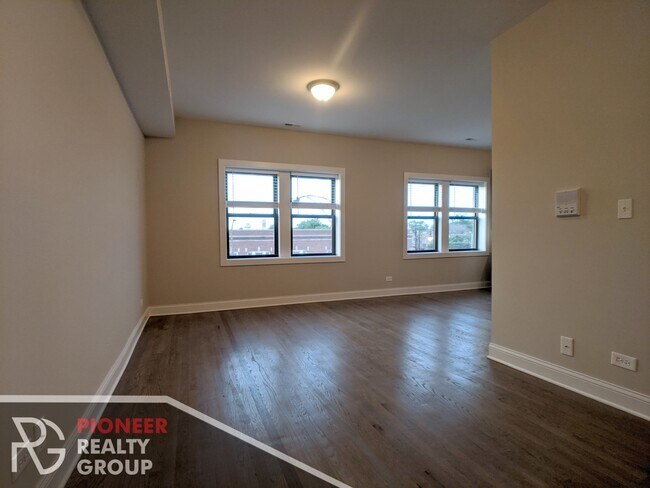 Photo - 3407 W Fullerton Ave Unidad 3D