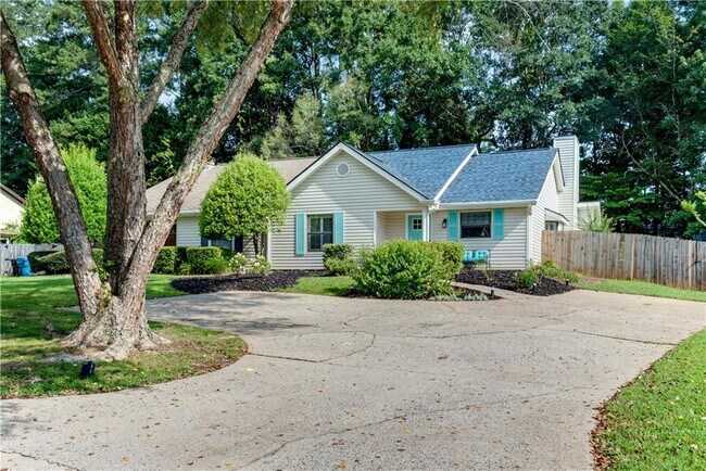 Building Photo - 5097 Village Green Way