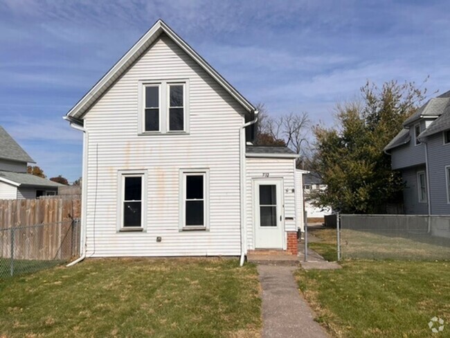 Building Photo - 3 bedroom 1/5 Bath in Davenport Rental