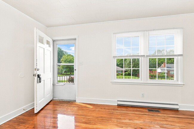 Photo - 403 W Pine St