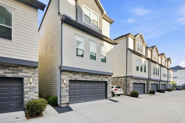 Photo - 849 Fisher St