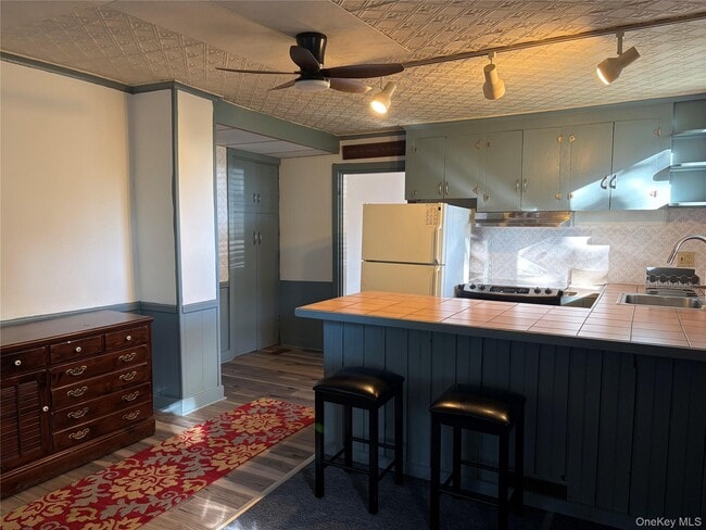 549 Main Rd Unit B