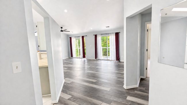Building Photo - 1721 Chesapeake Ln Unit 2