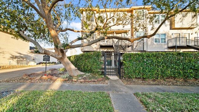 Photo - 1914 Lakeside Dr