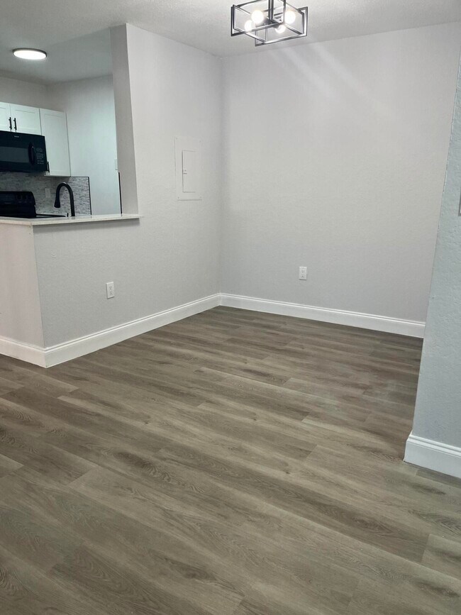 Photo - 2820 N Oakland Forest Dr Unit 203