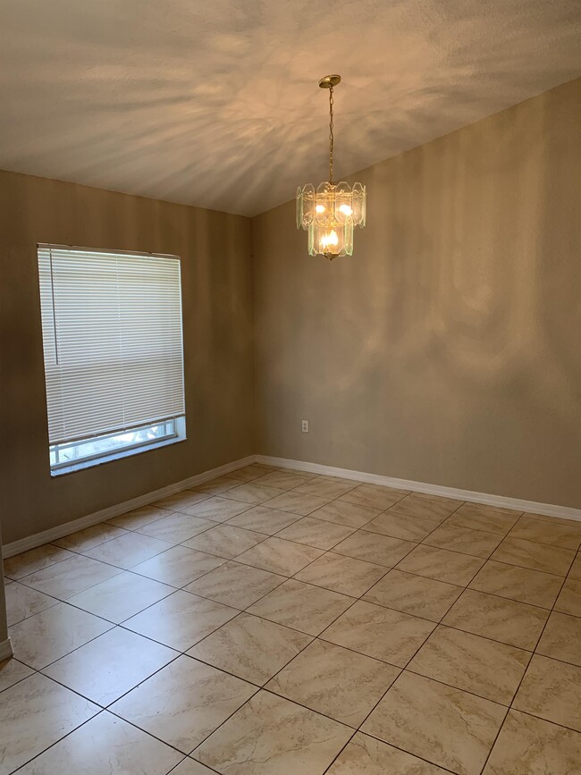 1251 Creekview Ct