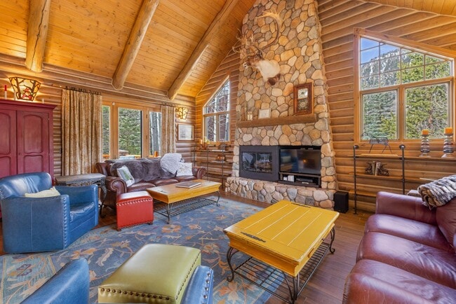 Building Photo - New to the market! Log home in Frisco! L...
