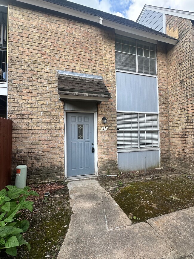 Building Photo - 1433 Cedar Post Ln Unit 41