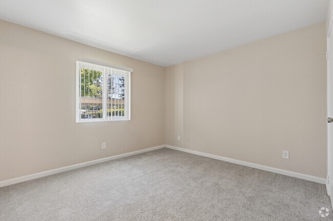 1BR, 1BA - 641SF - Bedroom