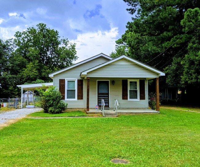 Photo - 1808 College St SE House