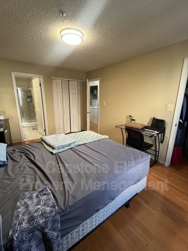 Photo - 30 Richmond St Unit 4 - Master Bedroom