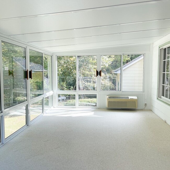 Photo - 1906 Sutphin Dr