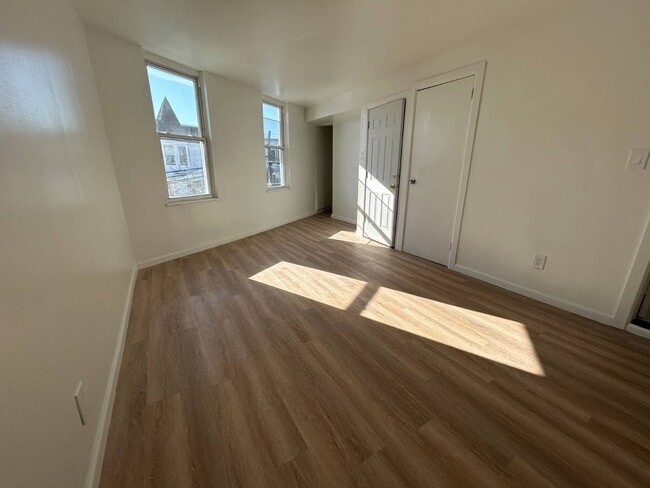 Photo - 681 Rhinelander Ave