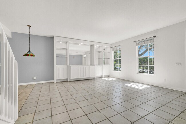 Photo - 133 Wentworth Ct