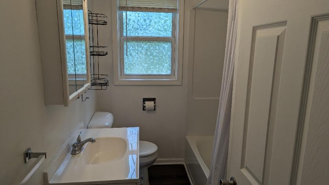 Photo - 2011 Ottawa St