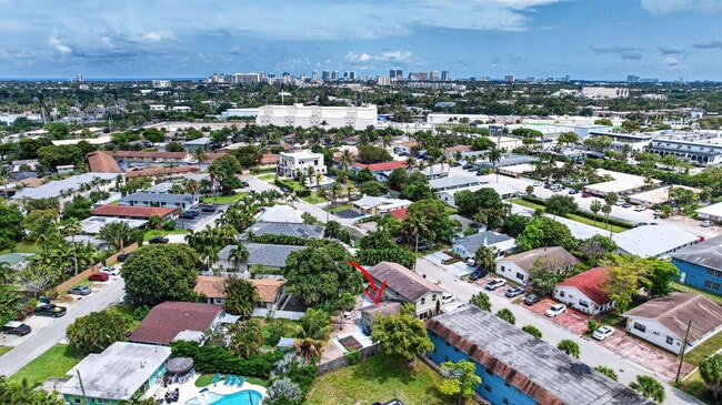 Building Photo - 711 NE 14 St Unit Studio