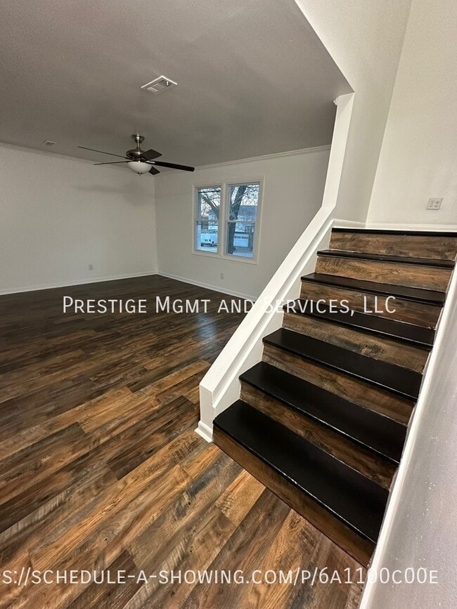 Photo - 319 Devonwood Ct