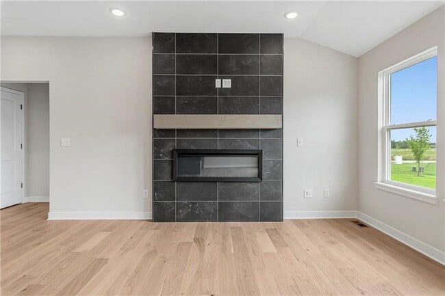 Photo - {17756} Brand New Reverse 1.5 + Finished Basement + Community Pool