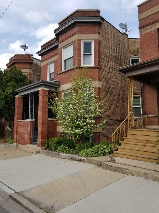 Building Photo - 4929 N Western Ave Unit #1