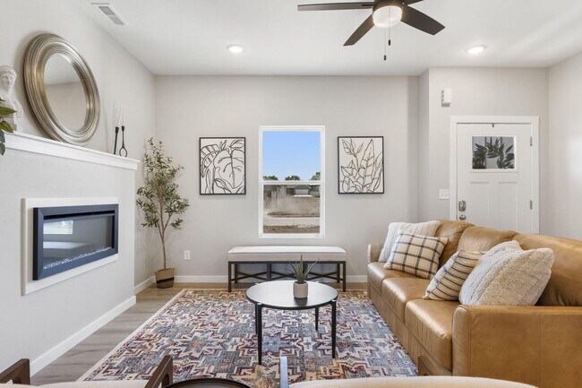 Photo - 655 E Forest St