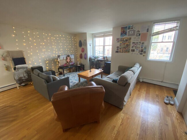 Photo - 1430 Tremont St