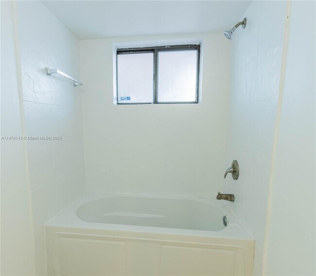 9915 W Okeechobee Rd Condo Condo for Rent in Hialeah Gardens, FL