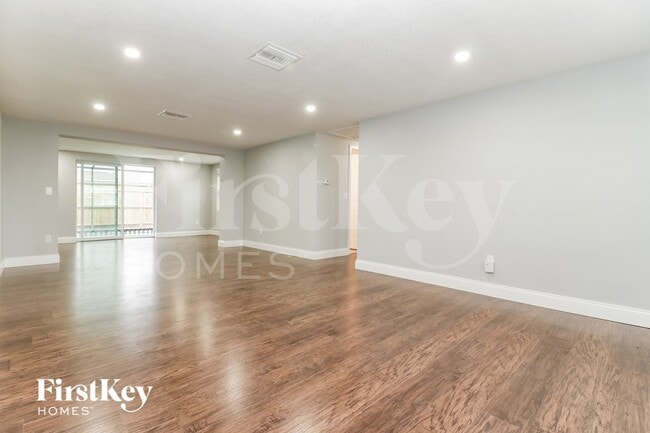 Photo - 3844 Elmwood Dr