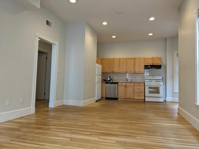 Photo - 185 Green St