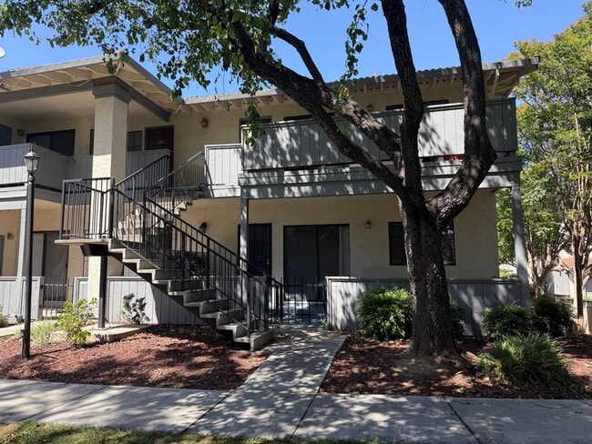 Building Photo - SOUTH SAN JOSE - Warm and Inviting condo in desirable neighborhood