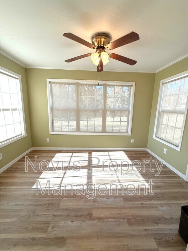 Photo - 100 W Greenwood Dr