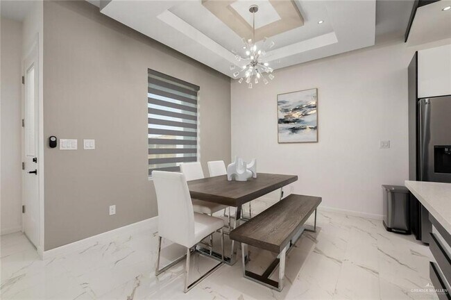 Photo - 11 Sequoia Ave