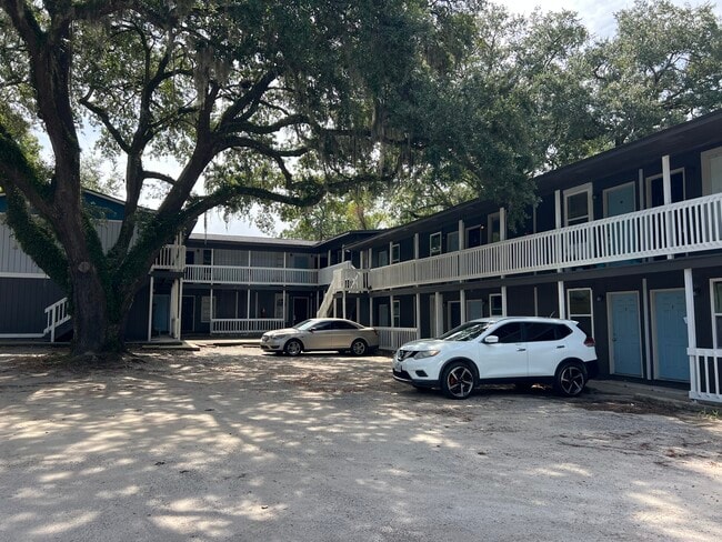 Photo - 2413 S Fraser St Unidad Studio