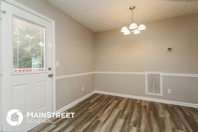 Photo - 2440 Sawmill St