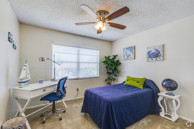 2 BR, 1 BA - 918SF