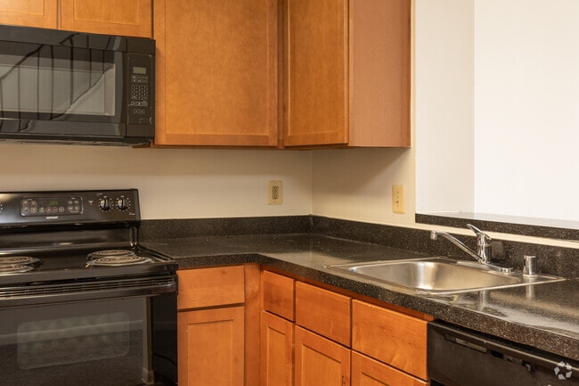 2BR, 2BA - 964SF - Kitchen